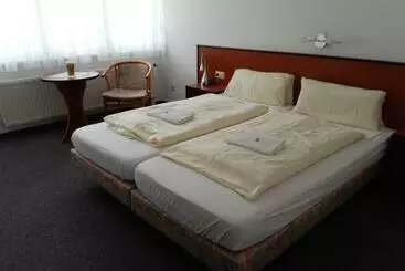 Отель Quernetal