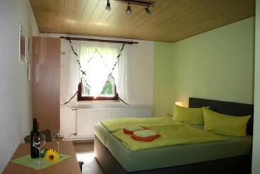 مبيت وإفطار Pension Waldschänke