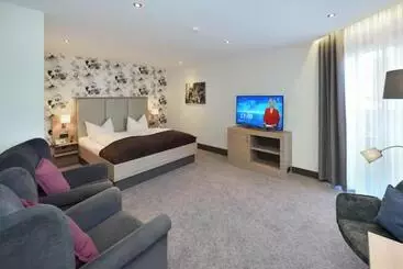 Kurhotel Grüttner Mit Eigenem Sole Thermal Schwimmbad 32 Grad Und Saunalandschaft