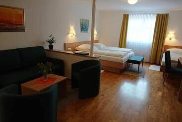 Отель Württemberger Hof Garni