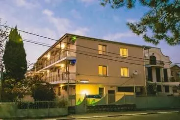 ペンション Golden Sand Guest House