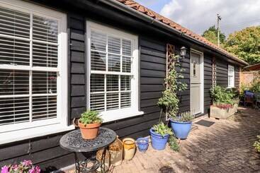 Courtyard Cottage, Poplar Farm Barn