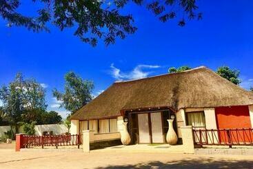 بنسيون La'mamie Suite