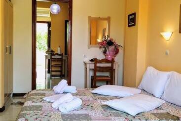 پانسیون Studios Filippos