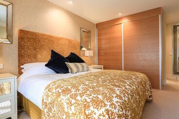 کلبه Quayside, Dart Marina