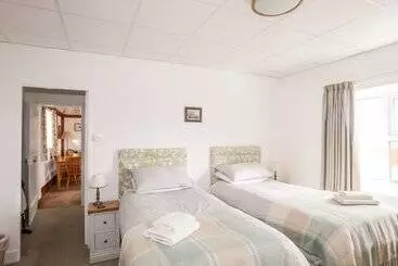 Mökkimajoitus Ty Hir