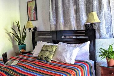 تختخواب و صبحانه Seaside Inn