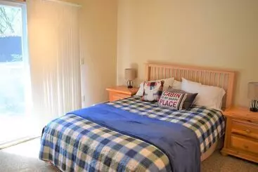 Mökkimajoitus Cabin On The Creek