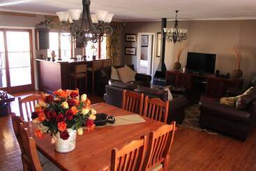 בית מלון כפרי Umzimkulu River Lodge