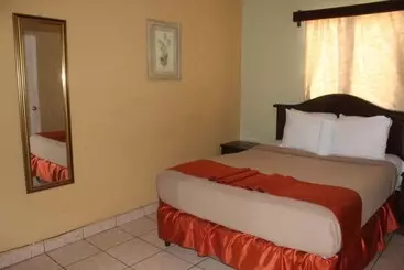 Aparthotel Villas De La Roca