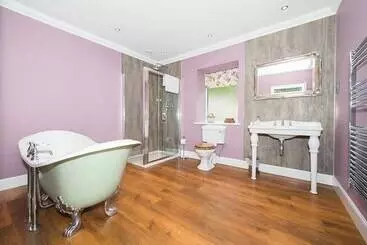 Maple Cottage With Hot Tub Near Cupar, Fife