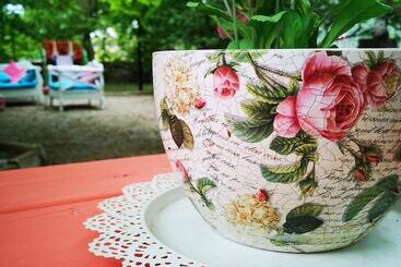 Yol Glamping Hotel Retreat Center