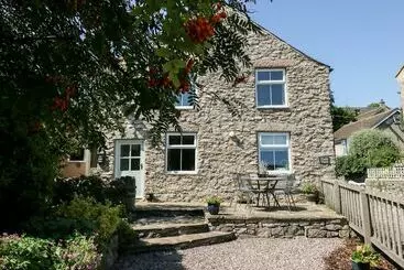 Mökkimajoitus Field View