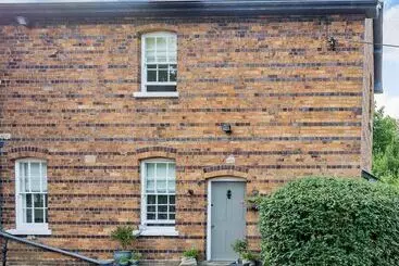 Mökkimajoitus Riverside