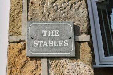 קוטג'' The Stables