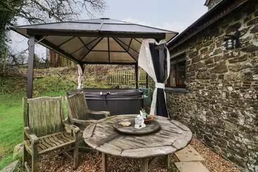 Cabane Barley Meadow