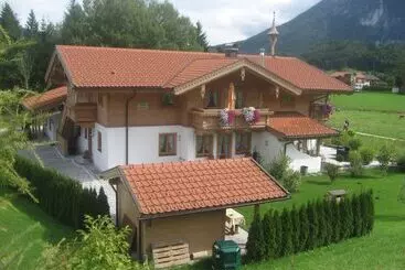 Hotelli Ferienwohnungen Bauregger