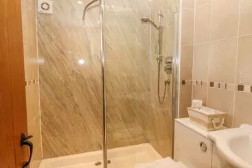 Mökkimajoitus Cornel Glyd