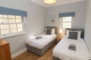 茅舍 Harbour Beach At The Hideaway