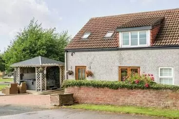 Mökkimajoitus The Barn