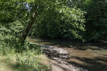 茅舍 Lower Court Byre