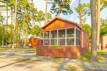 Mökkimajoitus Frontier Town Campground