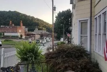 ペンション Hatfield Mccoy House Inn