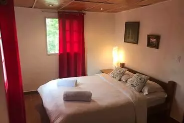 ベッドアンドブレックファースト La Petite Maison Cabañas & Hostal