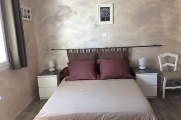 פנסיון Les Fleurs Bleues