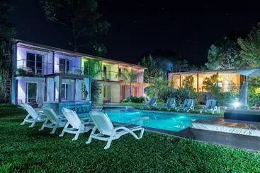 Undarius Hotel Clothing Optional Hotel For Gay Men