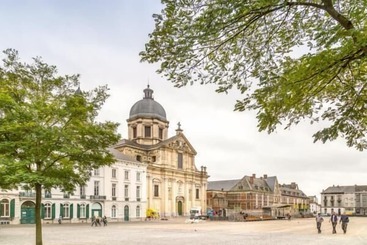 هتل آپارتمان Casa Blanca Ghent