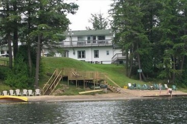 モーテル Sunny Point Resort Inn