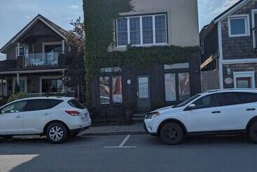 Hotel Canalside Restaurant, Inn & Kitchen Store