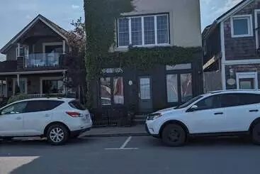 Hotelli Canalside Restaurant, Inn & Kitchen Store