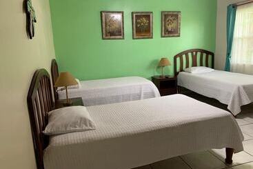 هتل Seagrape Plantation Resort