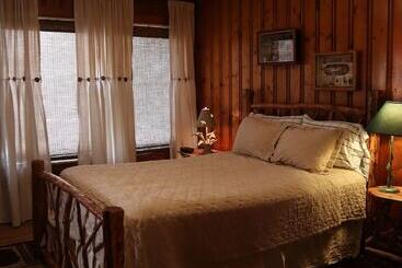 بيت ريفى Moon River Cabins