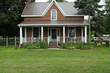 Vidéki Ház Sandbanks Beach Resort