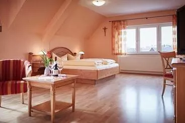 בית מלון כפרי Metzgereigasthof Rebstock