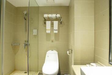 Hotel Jtour Inn Huanggang Wuxue City Square