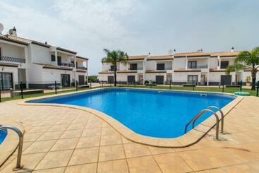 Apartamentos turísticos Magnólia O House   Pool View & Privat Garden & Garage