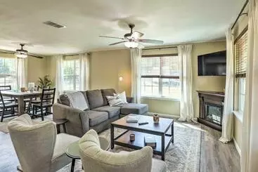 ツーリストアパートメント Pet Friendly Retreat Less Than 5 Mi To Bastrop Lake!
