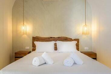 Aparthotel Anila Suites