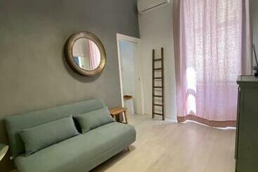 آپارتمان‌های توریست‌ها Aletheia