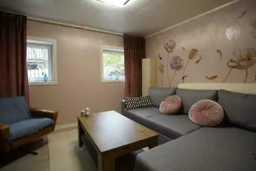 ツーリストアパートメント Small Cozy Apartment By The Sea