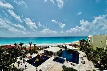 Aparthotel Solymar Beach Condos