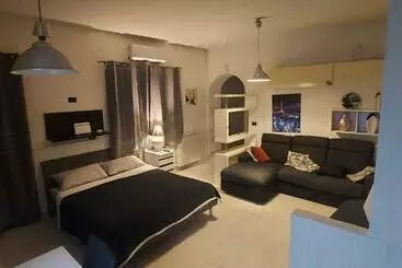 ペンション Appartamento Suite Deluxe Climatiz Cucina Giardino Wifi Smart Tv Amazon Prime Video Inclusi