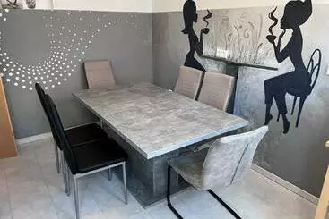 ツーリストアパートメント Rose No. 3