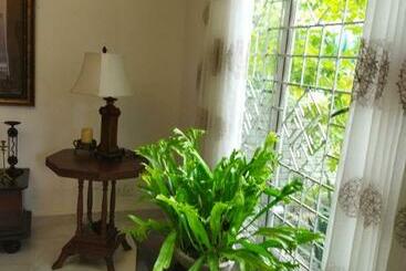 مبيت وإفطار Aanaya Holidays