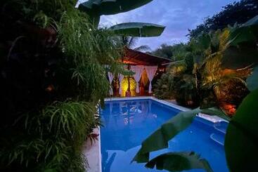 هتل The Inner Light Yoga Lodge