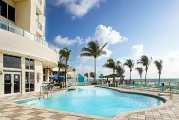 هتل آپارتمان Beautiful 1 Bedroom Condo On The Beach